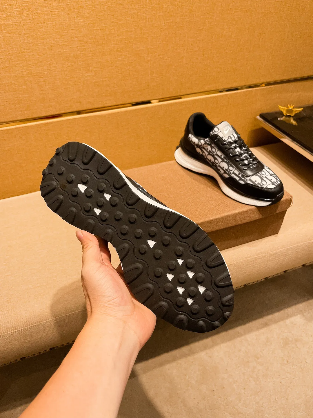 Men's shoes💰 460💰👍【Dior】🔥🔝High-end brand of men's shoes Official website 1:1 latest masterpiece: The upper is made of Italian imported first-layer cowhide🔥Official website original special technical cloth fabric matching🔥Original comfortable and breathable lining➕Original designated anti-slip outsole🔥Make walking more convenient and comfortable! An exclusive new model, a stunning work, a beautiful 1:1 replica [color] compared to the official quality! Create a fashionable personality to set off your uniqueness! A must-have for trendy men! 🔥, sizes: 38-44. color:.     2⃣️colors available🔥